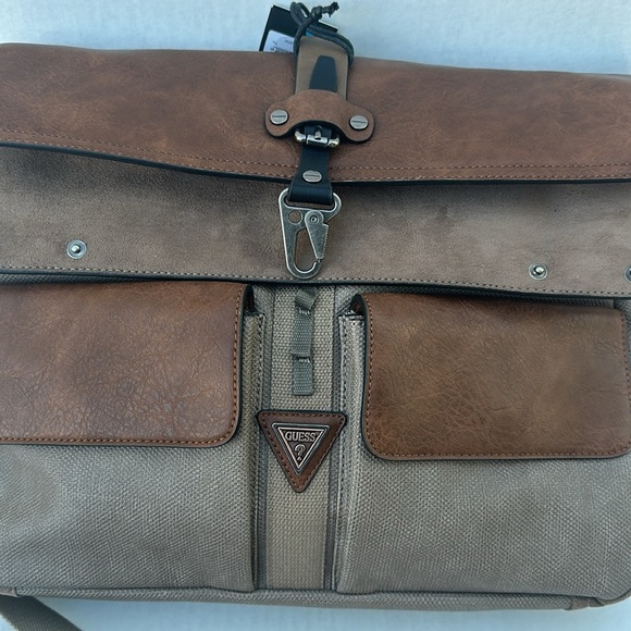 New AUTHENTIC GUESS Mens Leather Messenger/Canvas Travel Bag Camo - Picture 5 of 13